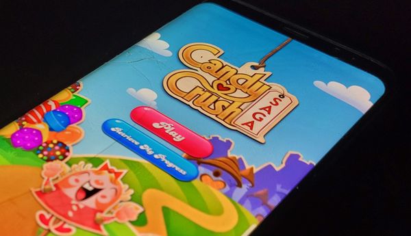 A phone screen displaying the main menu of Candy Crush Saga.